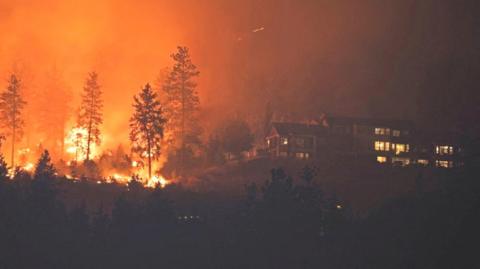 Fire approaches house in West Kelowna