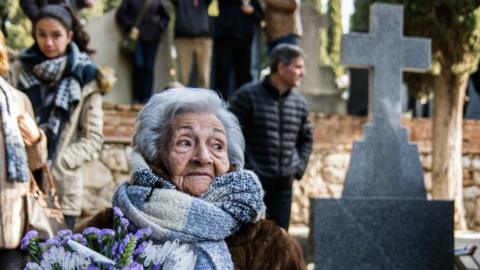 Ascensión Mendieta, daughter of Timoteo Mendieta, on the day of her father's exhumation in 2016