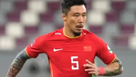 Football player Zhang Linpeng of China