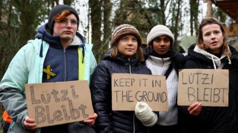 Climate activists from R-L Luisa Neubauer, Lakshmi Thevasagayam, Greta Thunberg and Florian Oezcan