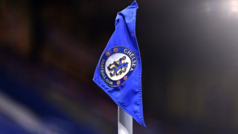 Chelsea log on a corner flag