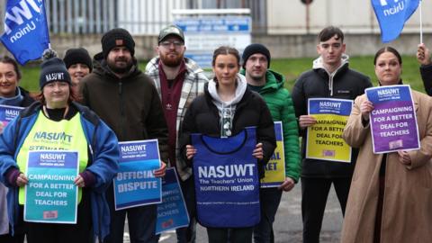 NASUWT teachers striking
