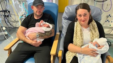 Evie and Mason with their parents