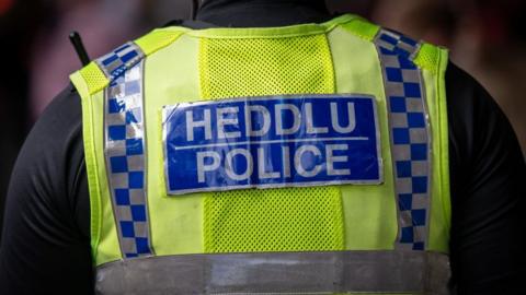 Welsh police uniform