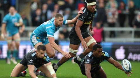 Rob Du Preez of Sale Sharks and Immanuel Feyi-Waboso of Exeter Chiefs challenge for the ball