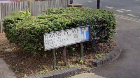 Rawnsley Avenue street sign