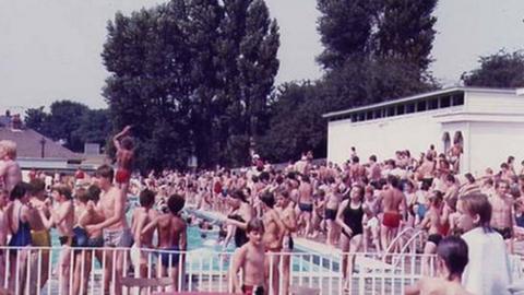 A very busy Broomhill pool in Ipswich