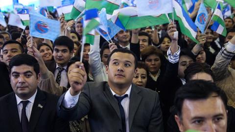 Supporters of Shavkat Mirziyoyev during the 2016 presidential election