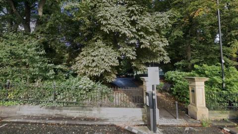 Leazes Crescent entrance of Leazes park