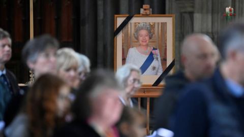Photo of Queen Elizabeth II with church congregation
