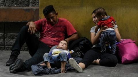 Honduran families are waiting to board a bus leaving the Metropolitan Center of San Pedro Sula, 300km north of Tegucigalpa, to travel to the Guatemala border on April 9, 2019