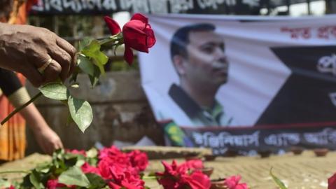 A Bangladeshi social activist pays his respects to Avijit Roy in Dhaka on March 6, 2015