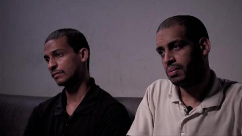 El Shafee Elsheikh (L) and Alexanda Kotey, IS suspects, being interviewed by the 鶹Լ