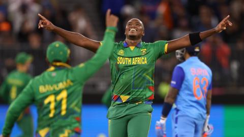 Lungi Ngidi celebrating a wicket