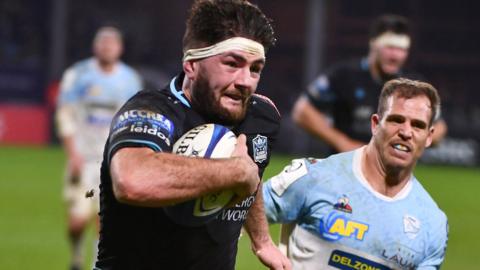 Glasgow Warriors' Ally Miller scores a try