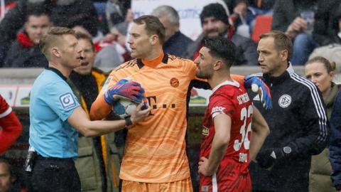 Bayern and Freiburg players