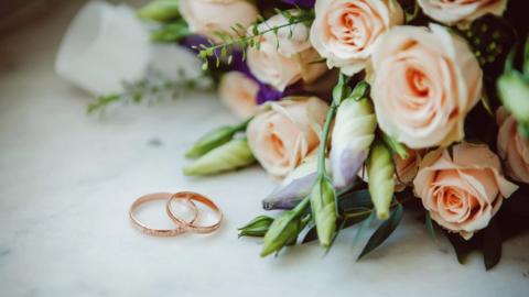 Rings and bouquet