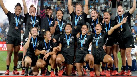 New Zealand women celebrate victory in Sydney