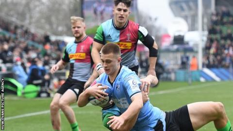Cameron Winnett yn sgorio cais yn erbyn Harlequins