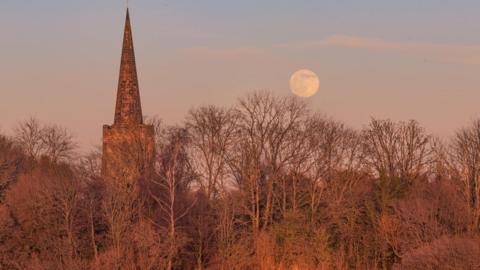 Wolf Moon in Attenborough