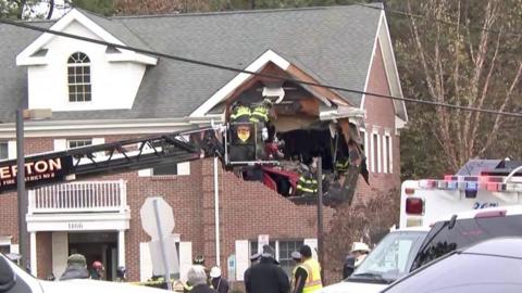 Car smashes building