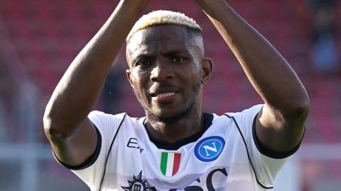 Victor Osimhen applauds Napoli fans following the club's 4-0 won over Lecce