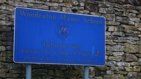 Woodeaton Manor School entrance sign