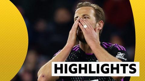 Bayern Munich's Harry Kane reacts during his side's draw at Freiburg