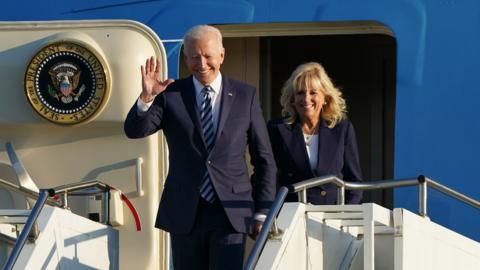 biden arrives UK