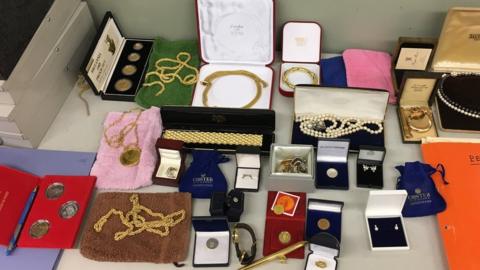 Seized jewellery (pic courtesy FIOD)