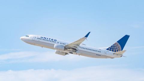 Boeing 737-800 United Airlines plane
