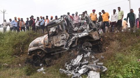 ne of the SUVs that allegedly ran over the farmers and killed them, was set ablaze by an angry mob at Tikunia on October 4, 2021 in Lakhimpur Kheri,