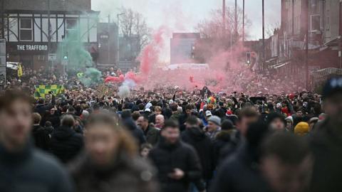 Manchester United fans protest