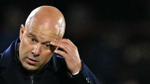 Arne Slot looking frustrated