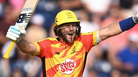 Joe Root celebrates his match-winning knock