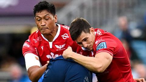 Ross Molony of Leinster is tackled by Sam Lousi (L) and Tomas Lezana of Scarlets