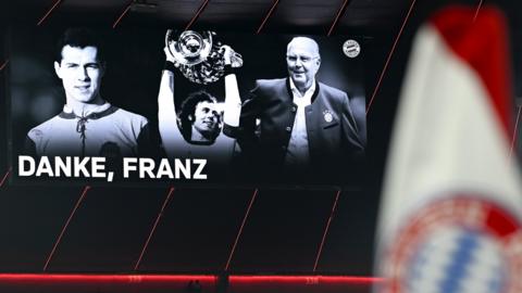 Bayern Munich pay tribute to Franz Beckenbauer