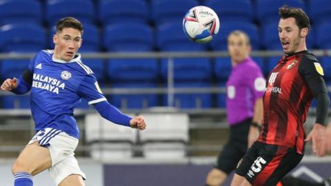 Chwaraewr Caerdydd Harry Wilson yn wynebu ei gyn glwb Bournemouth