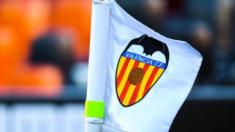 A corner flag with the Valencia badge.