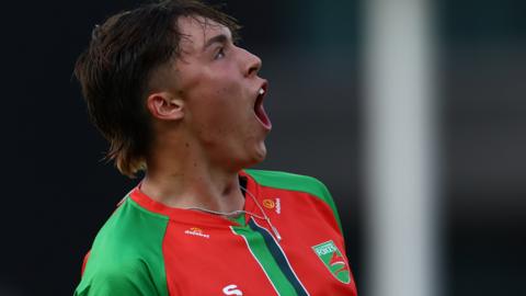 Josh Hull celebrates taking wicket for Leicestershire