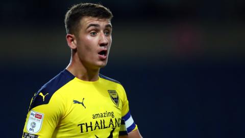 Oxford United midfielder Cameron Brannagan has signed a new three -year contract