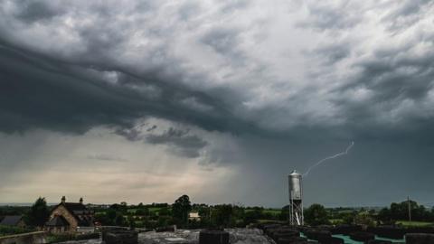 Lightning in Sixmilecross on Sunday