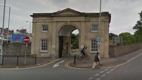 Cemetery Junction, Reading