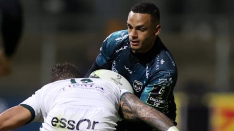 Ashton Hewitt carry