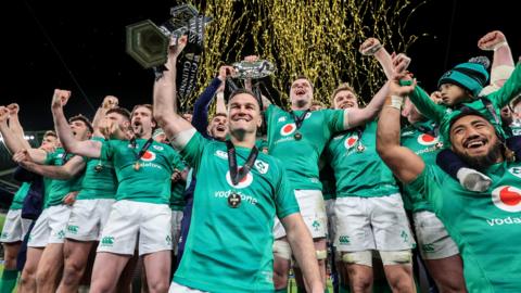 Johnny Sexton and the Ireland players celebrate with the trophy