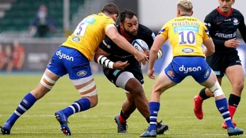 Saracens' Billy Vunipola tries to evade two Bath tacklers