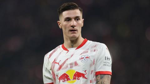 Benjamin Sesko wearing a red and white RB Leipzig shirt