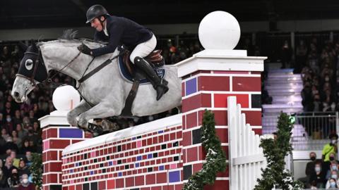 Guy Williams and Mr Blue Sky, 2022 Puissance Winners