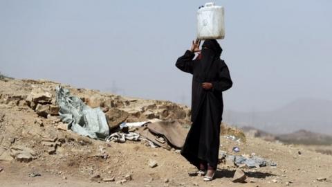 Displaced Yemeni woman near Sanaa