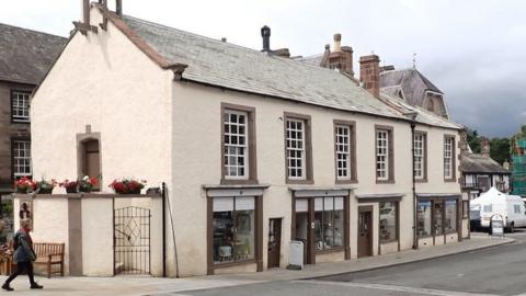 Moot Hall to the side